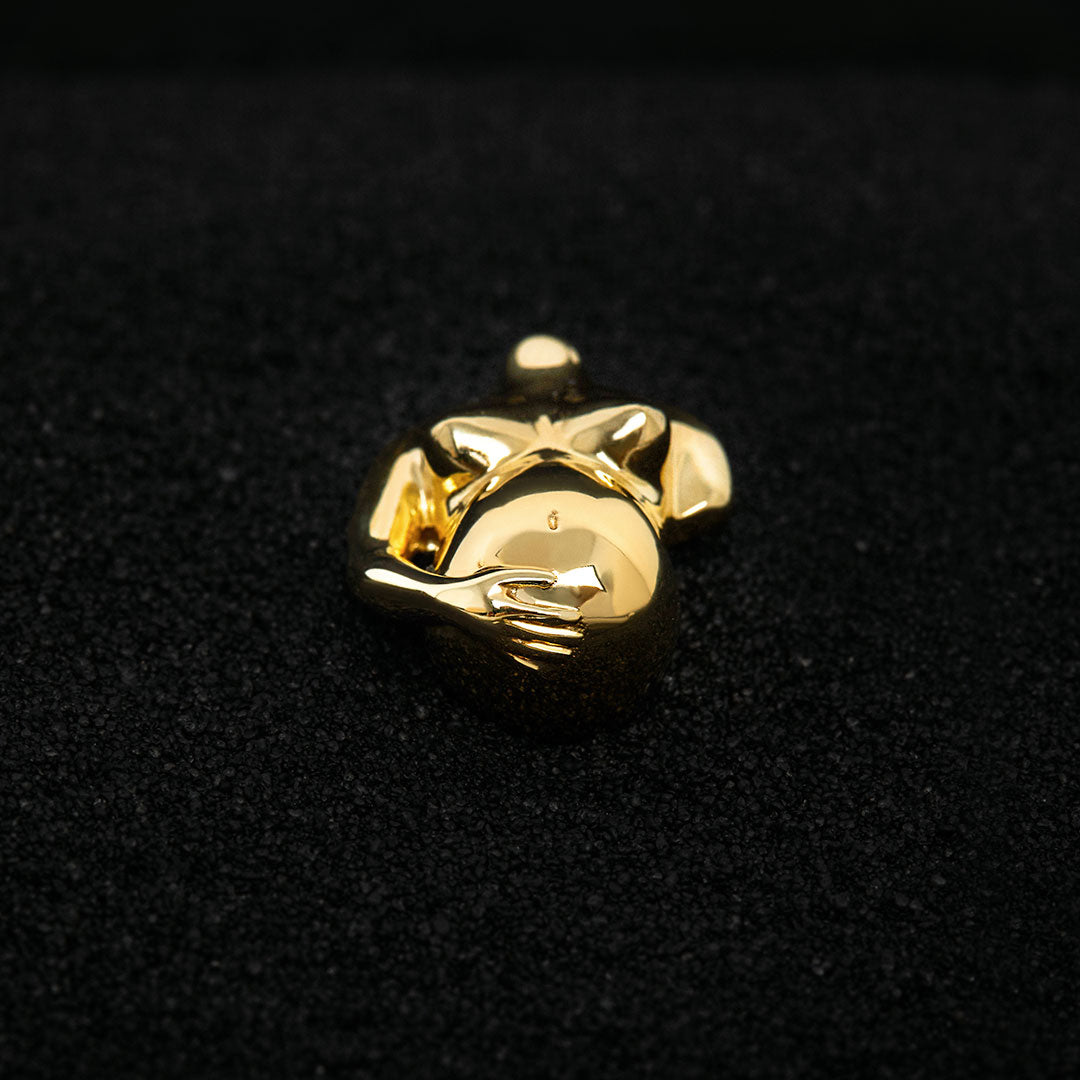 Sculptural ring in sterling silver with 18k gold plating of a pregnant woman