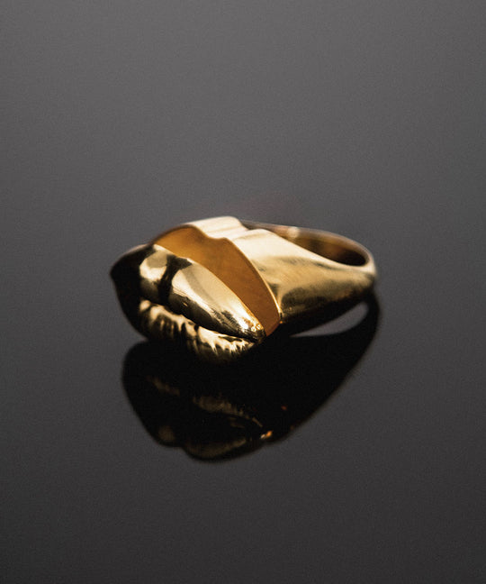 Chevalier ring with a compartment in sterling silver and 18k gold plating of a mouth